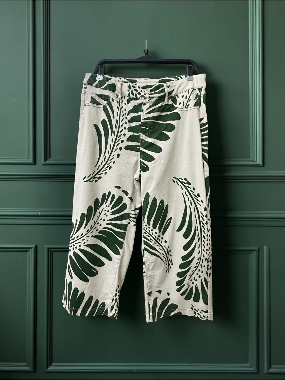Chico’s Pull On Wide Leg Crop Jeans. White/Green Print. Size: US 10-Chico’s 1.5